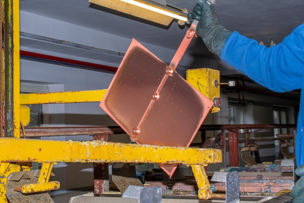 مقایسه آبکاری پلاستیک با فلزات: مزایا و معایب