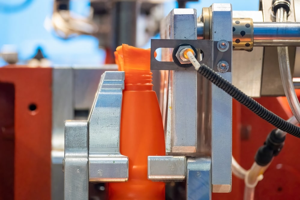 تکنولوژی‌های پیشرفته در ماشین‌آلات تزریق پلاستیک: بررسی نوآوری‌ها و تکنولوژی‌های مدرن