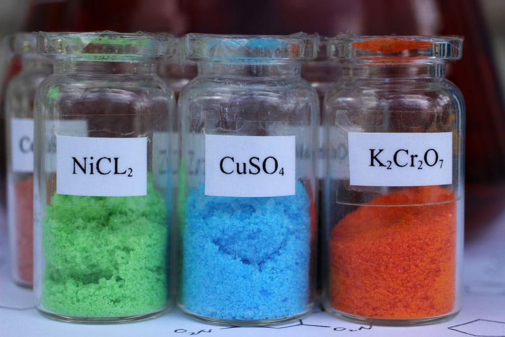 نقش اتوماسیون در تجهیزات آبکاری پلاستیک: تحلیل چگونگی استفاده از سیستم‌های اتوماسیون در بهبود فرآیندهای آبکاری